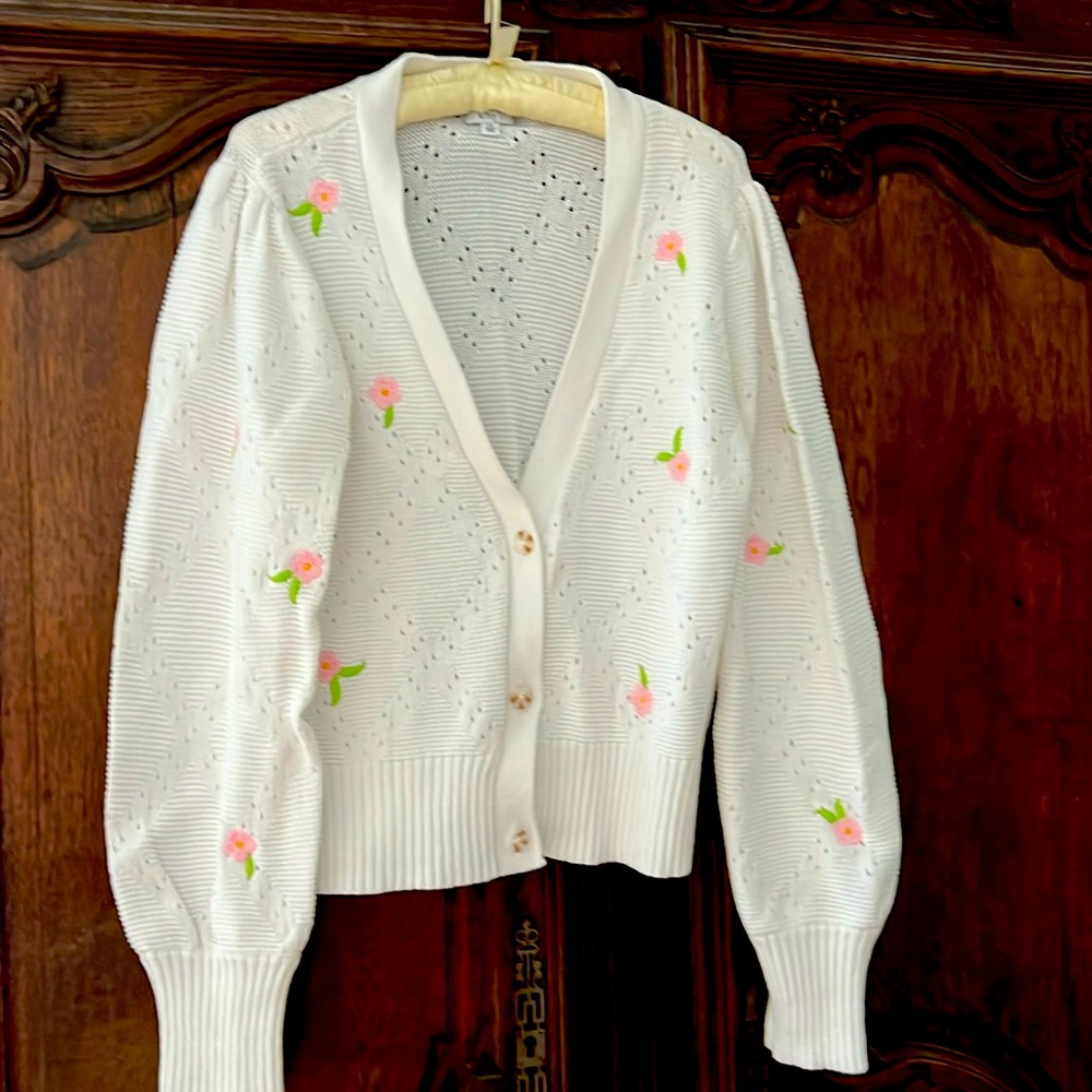 🌹 embroidered cardigan EUC